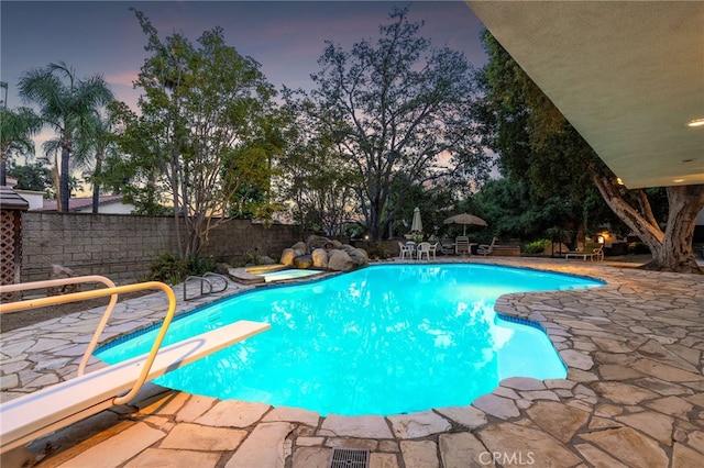 1146 Sandhurst Ln, La Verne, CA 91750 - view of swimming pool with an in-ground hot tub, a patio area, and a diving board
