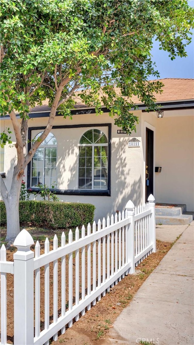 815 N Hagar St, San Fernando, CA 91340 - view of front of property featuring stucco siding and a fenced front yard