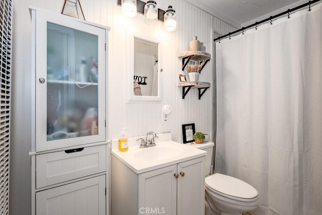 25252 Atwood Blvd, Newhall, CA 91321 - bathroom featuring vanity, a shower with shower curtain, and crown molding