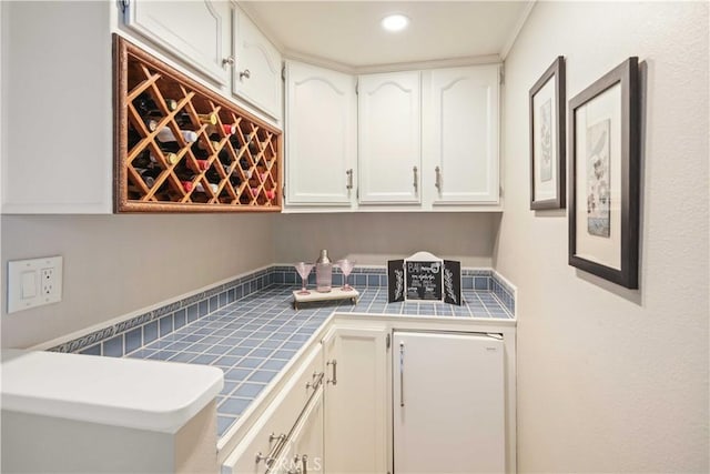 18836 Cedar Valley Way, Newhall, CA 91321 - indoor bar featuring recessed lighting