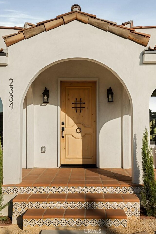 2334 Glover Pl, Los Angeles, CA 90031 - doorway to property with stucco siding