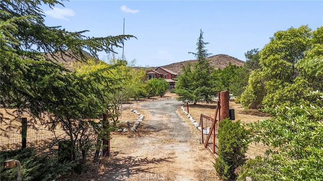 10821 Los Jordans Rd, Agua Dulce, CA 91390 - view of yard with a mountain view