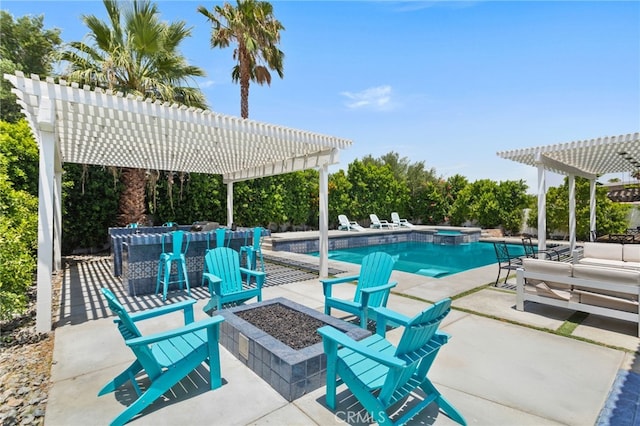 80848 Sunspring Ct, Indio, CA 92201 - view of swimming pool featuring a pergola, a patio, and a pool with connected hot tub