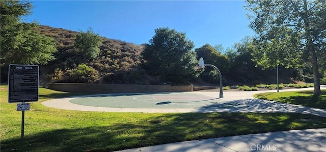 762 Twin Peaks Ave, Simi Valley, CA 93065 - view of basketball court featuring a yard and community basketball court