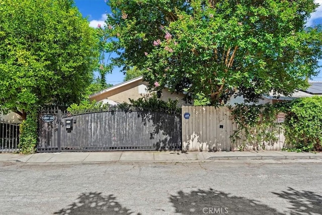 3751 Laurita Ave, Pasadena, CA 91107 - gate with a fenced front yard
