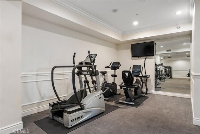 4424 Whitsett Ave Unit 312, Studio City, CA 91604 - exercise area with crown molding and carpet