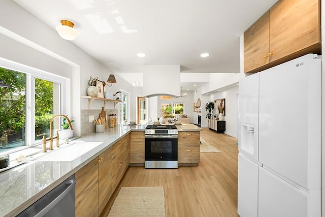 1481 Camino Linda Dr, San Marcos, CA 92078 - kitchen featuring appliances with stainless steel finishes, light wood-style floors, a peninsula, backsplash, and modern cabinets