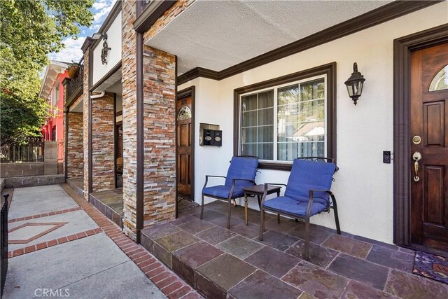 56665672 Franklin Ave, Los Angeles, CA 90028 - view of porch