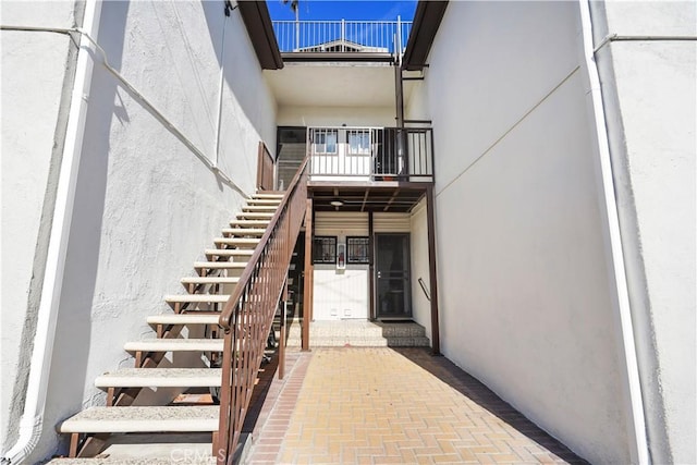 56665672 Franklin Ave, Los Angeles, CA 90028 - view of staircase