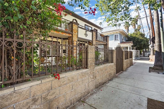 56665672 Franklin Ave, Los Angeles, CA 90028 - view of front of home featuring a gate and stone siding