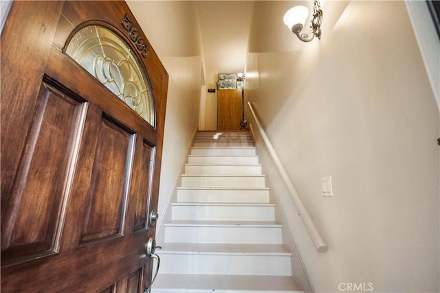 56665672 Franklin Ave, Los Angeles, CA 90028 - view of staircase