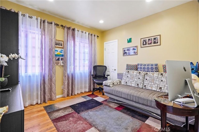 56665672 Franklin Ave, Los Angeles, CA 90028 - living room featuring wood finished floors and recessed lighting