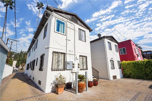 56665672 Franklin Ave, Los Angeles, CA 90028 - view of front of home with stucco siding