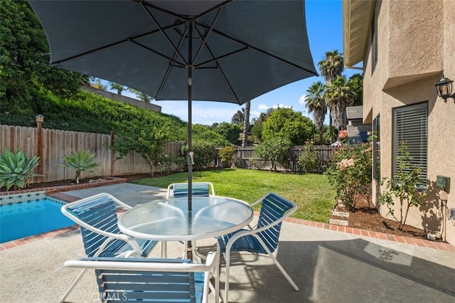 28611 Avenida Del Caballo, Laguna Niguel, CA 92677 - fenced backyard with a patio area and outdoor dining space