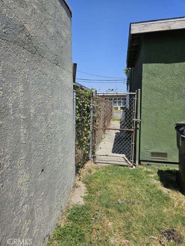 2263 Baltic Ave, Long Beach, CA 90810 - photo 19