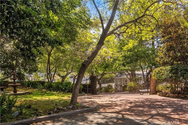 2700 Cahuenga Blvd E Unit 1302, Los Angeles, CA 90068 - view of home's community with a gate