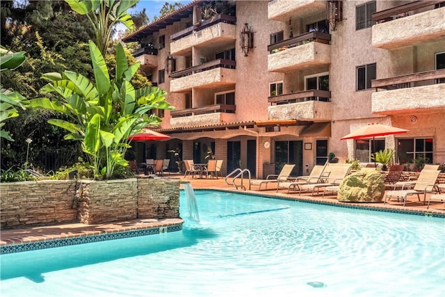 2700 Cahuenga Blvd E Unit 1302, Los Angeles, CA 90068 - community pool with a patio