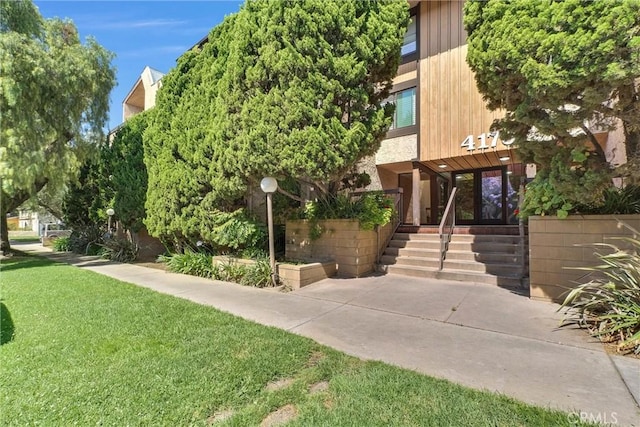 4170 Elm Ave Unit 304, Long Beach, CA 90807 - view of front of house featuring a front yard