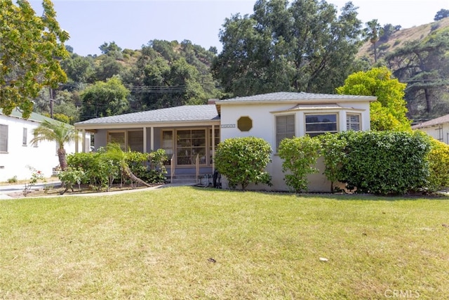 2046 E Glenoaks Blvd, Glendale, CA 91206 - view of front of property featuring a front yard and stucco siding