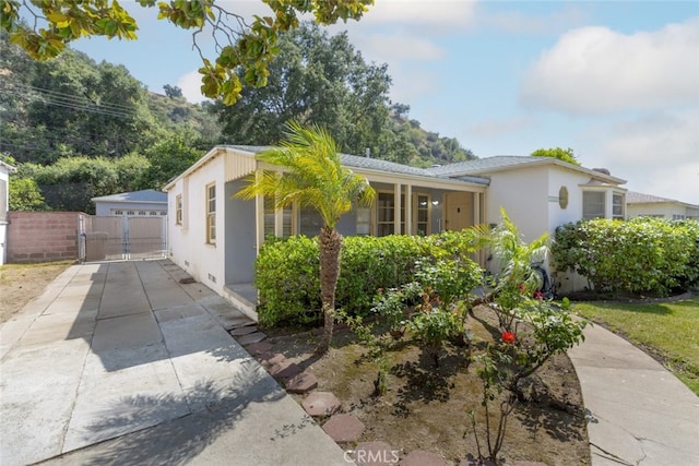 2046 E Glenoaks Blvd, Glendale, CA 91206 - view of front of property featuring a gate and stucco siding