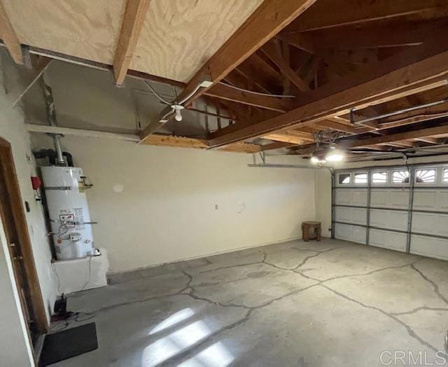 1003 Amherst Ave, Hemet, CA 92544 - garage with water heater