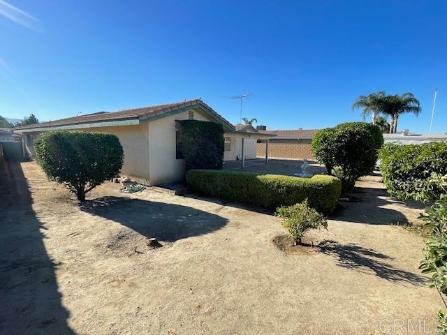 1003 Amherst Ave, Hemet, CA 92544 - view of side of property with stucco siding