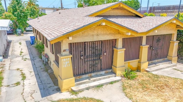 1615 W 39th Pl, Los Angeles, CA 90062 - view of front of home featuring a shingled roof and stucco siding