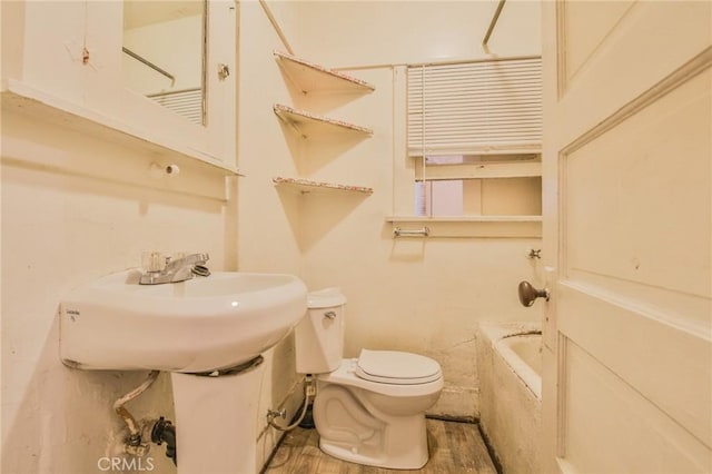 1615 W 39th Pl, Los Angeles, CA 90062 - bathroom with toilet and a tub to relax in