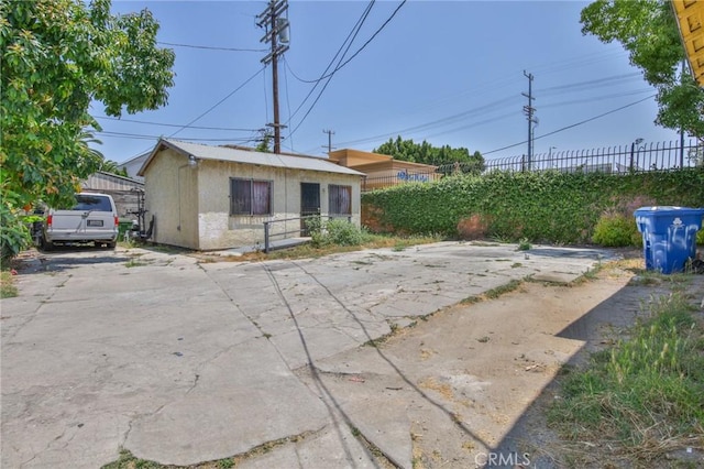 1615 W 39th Pl, Los Angeles, CA 90062 - back of house with stucco siding