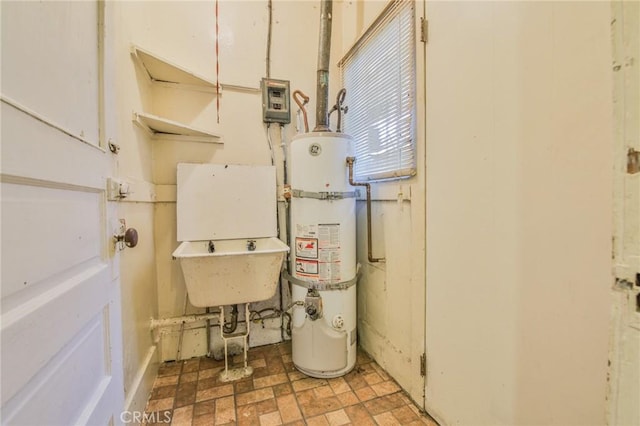 1615 W 39th Pl, Los Angeles, CA 90062 - utility room with water heater