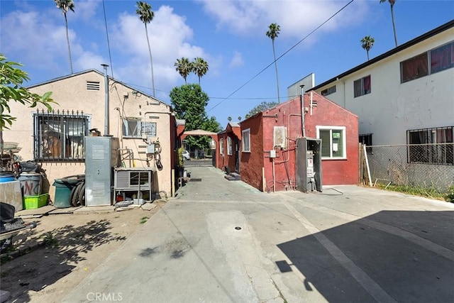 5868 Estrella Ave, Los Angeles, CA 90044 - view of concrete driveway