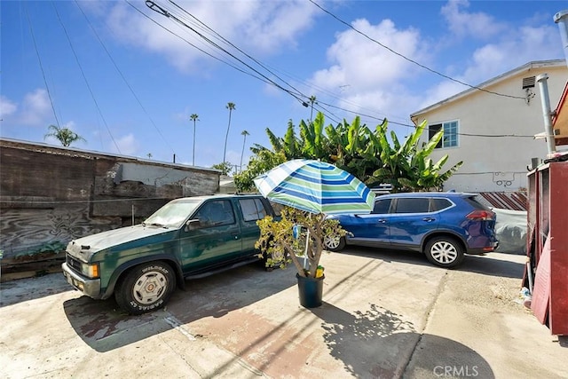 5868 Estrella Ave, Los Angeles, CA 90044 - view of vehicle parking