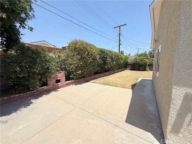 21045 Hemmingway St, Canoga Park, CA 91304 - fenced backyard with a patio