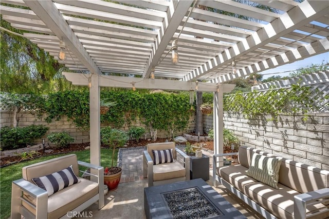 22943 Banyan Pl Unit 306, Saugus, CA 91390 - fenced backyard with an outdoor hangout area and a patio area