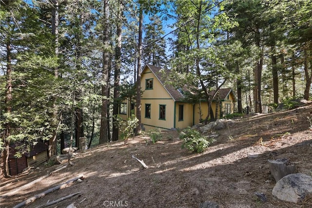 26314 Jacqueline Rd, Twin Peaks, CA 92391 - view of side of property featuring a shingled roof