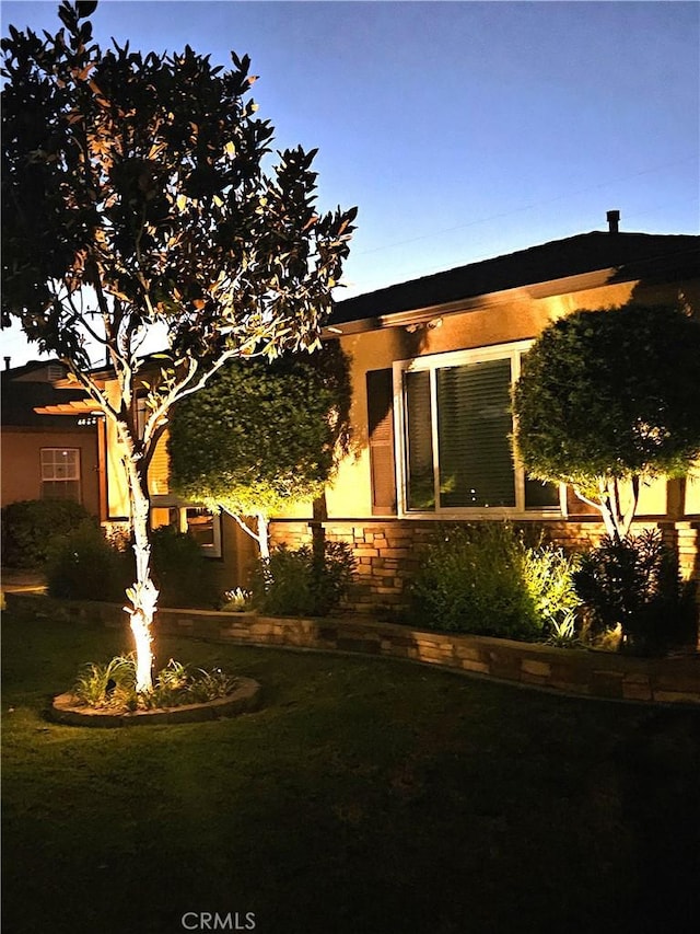 5215 E Monlaco Rd, Long Beach, CA 90808 - view of front facade with stucco siding and a front lawn