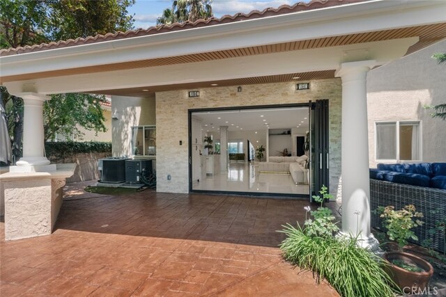 6355 Yolanda Ave, Tarzana, CA 91335 - view of patio / terrace