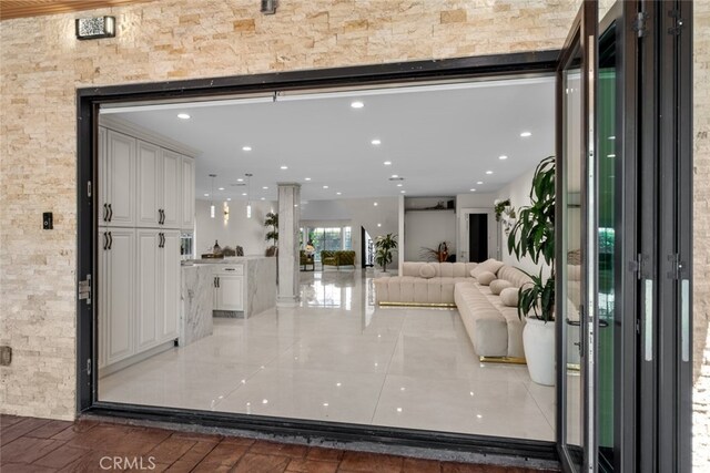 6355 Yolanda Ave, Tarzana, CA 91335 - doorway to property