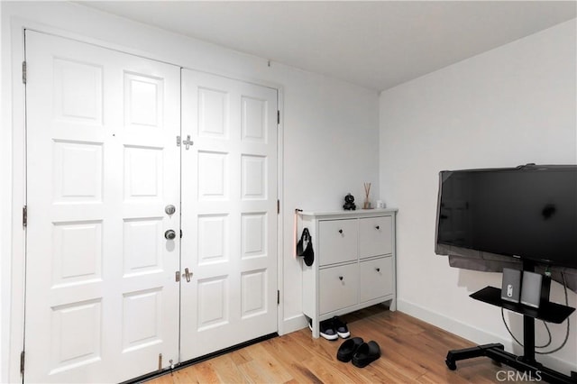 1995 Molino Ave Unit 102, Signal Hill, CA 90755 - home office featuring light wood finished floors and baseboards