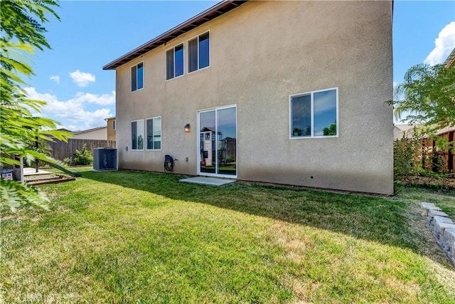 2146 N Rinaldi Ct, Visalia, CA 93291 - back of property featuring stucco siding