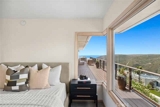 1324 Pitcairn Pl, Laguna Beach, CA 92651 - bedroom with multiple windows