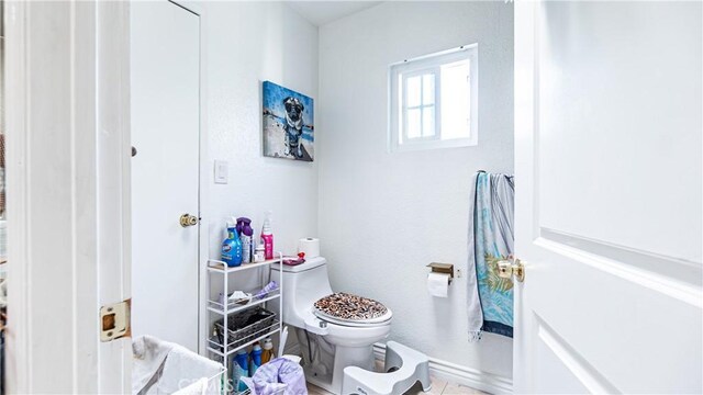 3375 Fuchsia, Costa Mesa, CA 92626 - bathroom with toilet and baseboards