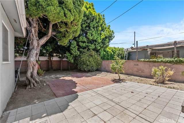 1920 Faust Ave, Long Beach, CA 90815 - fenced backyard with a patio