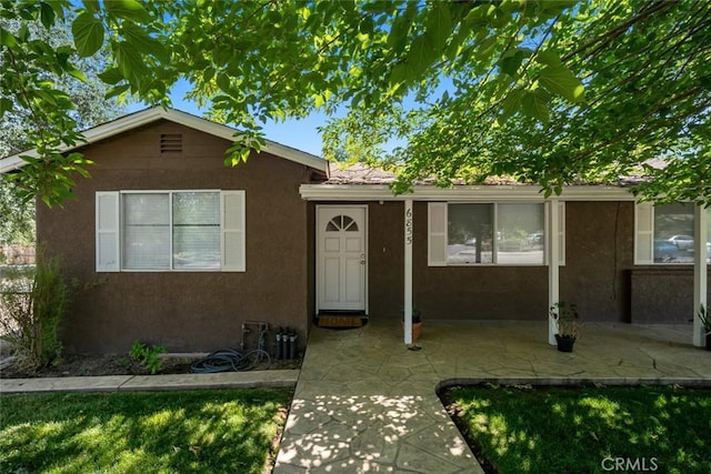 6855 Atascadero Ave, Atascadero, CA 93422 - single story home featuring stucco siding and a patio