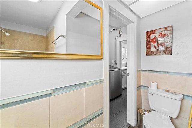 1665 Arlington Ave, Los Angeles, CA 90019 - bathroom featuring tile walls, wainscoting, and tile patterned flooring