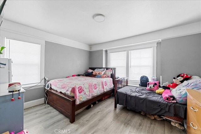 1665 Arlington Ave, Los Angeles, CA 90019 - bedroom with light wood-style floors