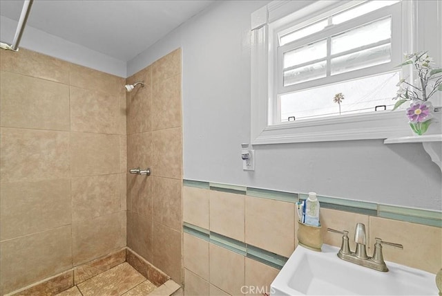 1665 Arlington Ave, Los Angeles, CA 90019 - bathroom featuring a tile shower and tile walls