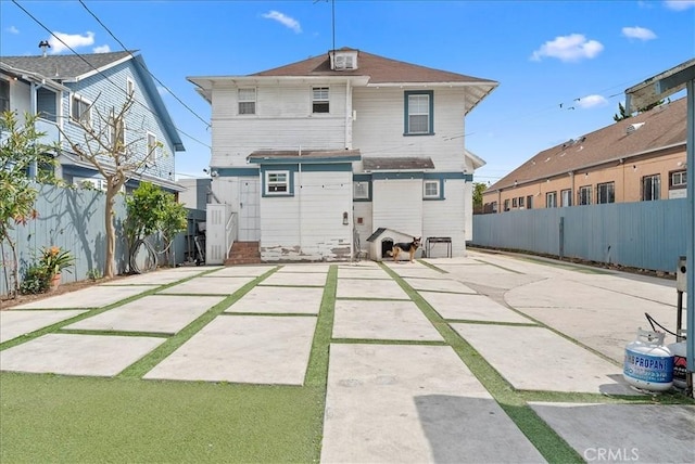 1665 Arlington Ave, Los Angeles, CA 90019 - rear view of property with a patio area