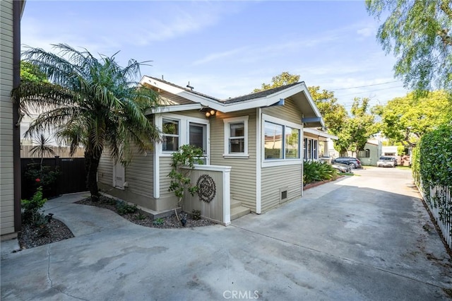 533 Roswell Ave, Long Beach, CA 90814 - view of front of property featuring driveway