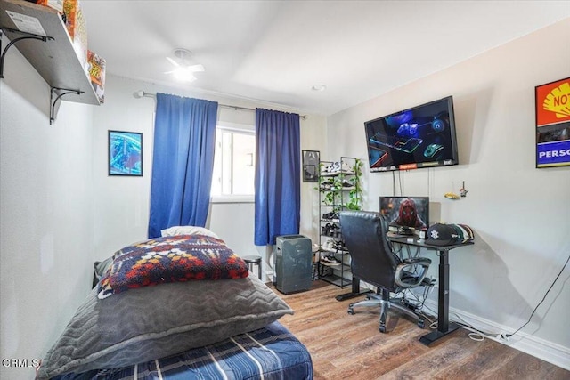 429 Walter Ave, Newbury Park, CA 91320 - bedroom featuring wood finished floors and an office area